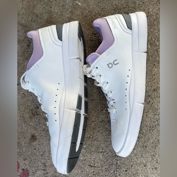 On Women's The Roger Advantage Sneakers Size 9W - Picture 4 of 9